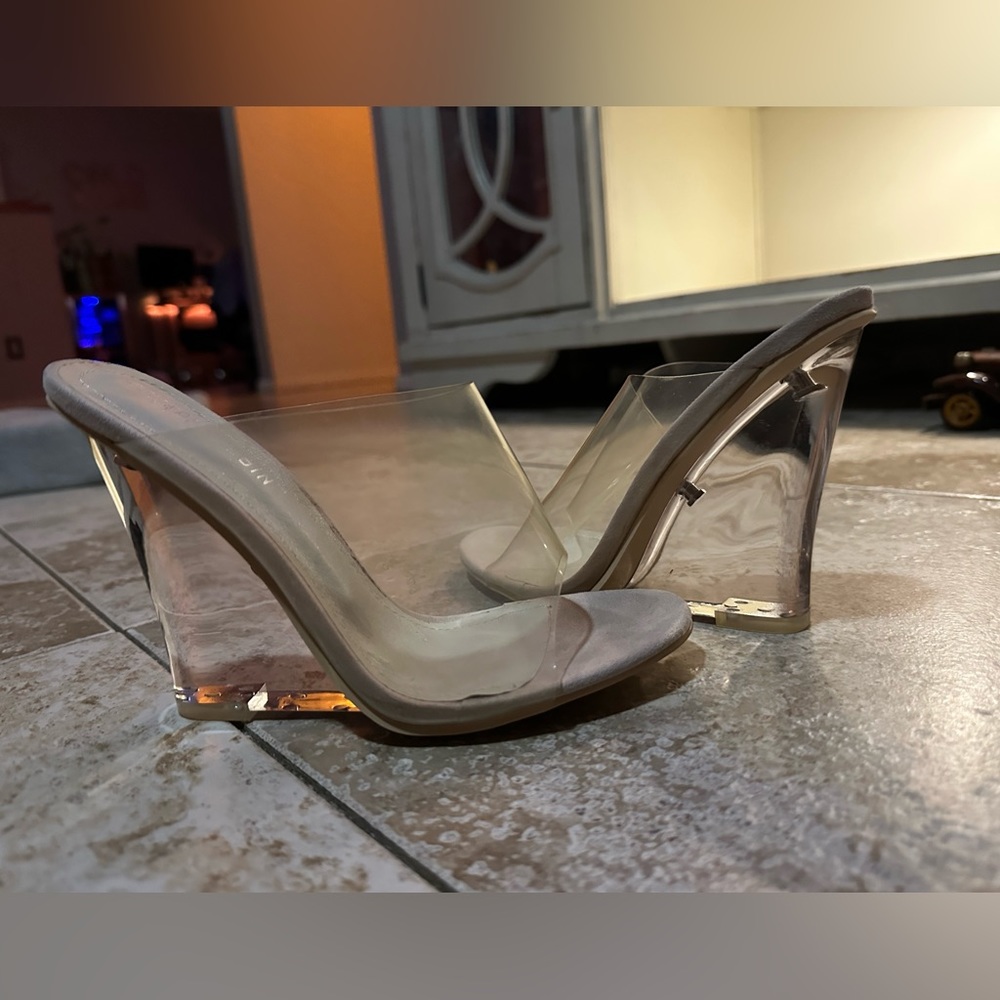 Clear Wedges